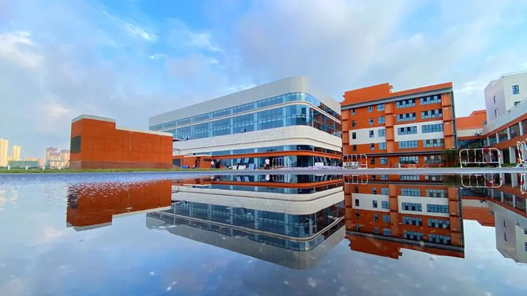 Projeto de aquecimento solar de água da Escola Secundária Xi'an nº 4 Projeto de aquecimento solar de água da Escola Secundária Xi'an nº 4