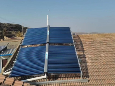 scaldabagno solare a tubi di calore